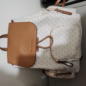 Micheal Kors Large Abbey Cargo Backpack-White